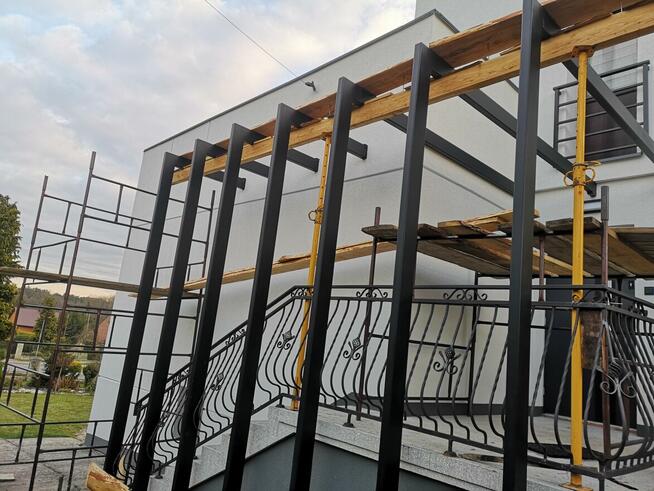 Balustrady zewnętrzne i wewnętrzne producent