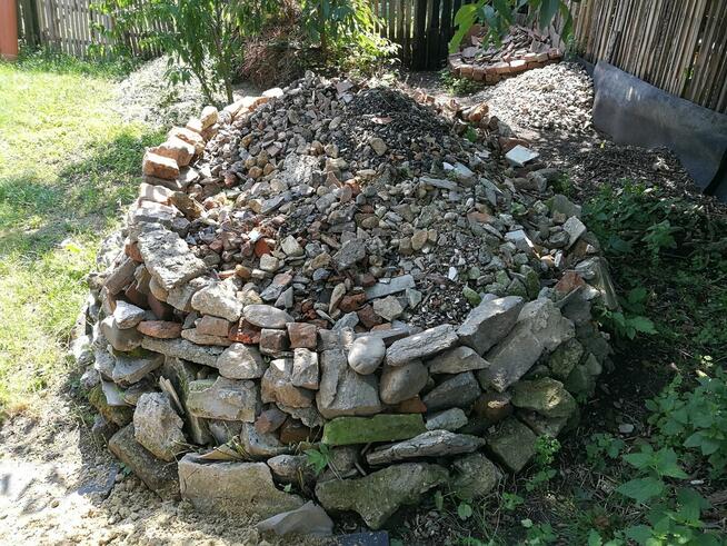 Gruz mieszany kamienie, cegły tynki kilka ton oddam za darmo