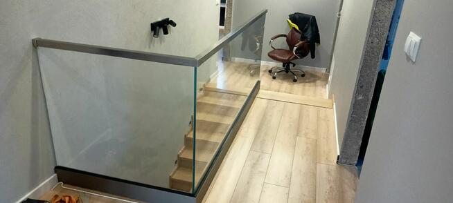 Balustrady zewnętrzne i wewnętrzne producent