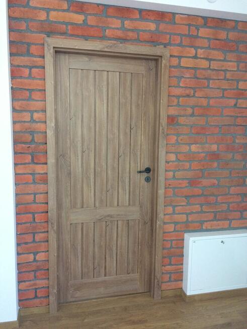 Stylowe Stare Cegły – Twój Wybór na Ściany i Elewacje