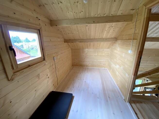 Działka ROD z dwupoziomowym domkiem w Warszawie