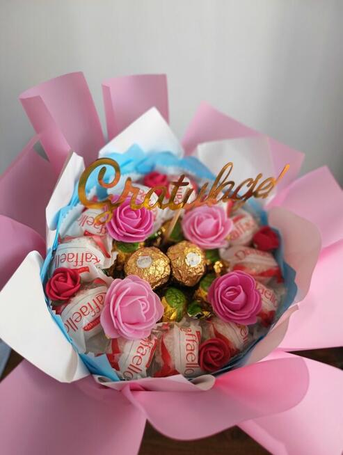 Bukiet ze słodyczy w różowym kolorze z pralinami