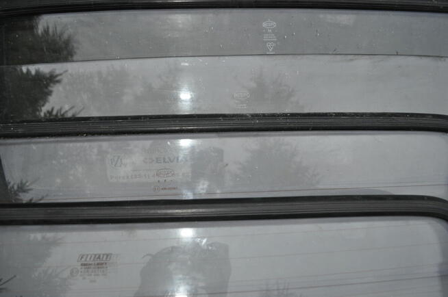 Różne szyby do Fiata 126p Malucha