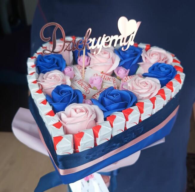 Bukiet w kształcie serca z czekoladkami i Raffaello