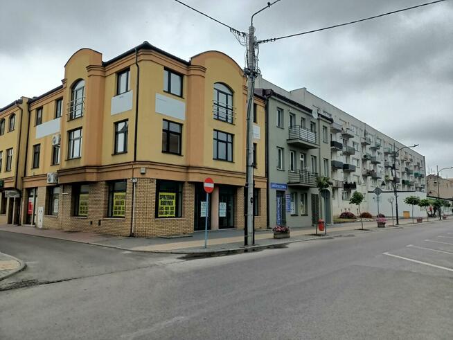 Sprzedam budynek w centrum miasta Radzyń Podlaski 4 piętra 4