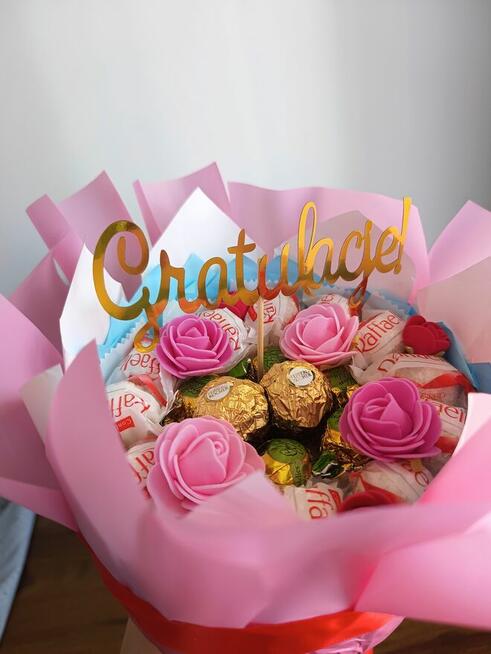 Bukiet ze słodyczy w różowym kolorze z pralinami