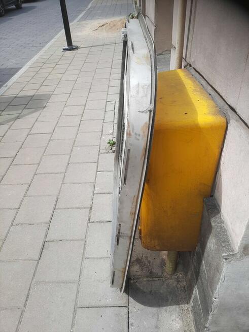 Okna aluminiowe, z pociągu