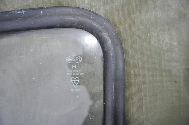 Różne szyby do Fiata 126p Malucha