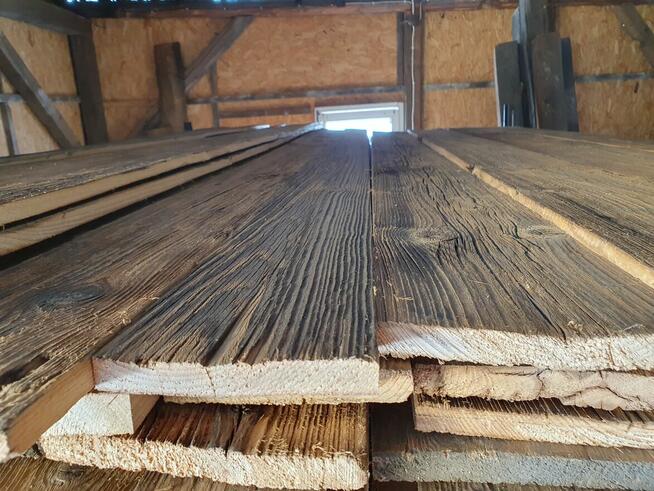 Stare ponad wiekowe szczotkowane drzewo beli krokwie deski