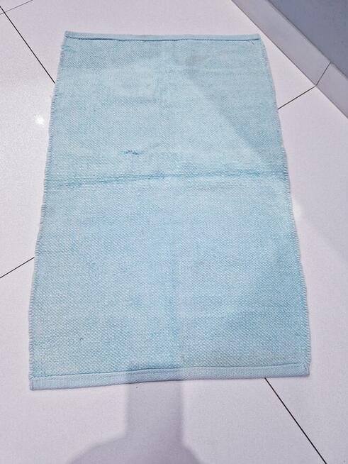 Dywanik łazienkowy z defektem