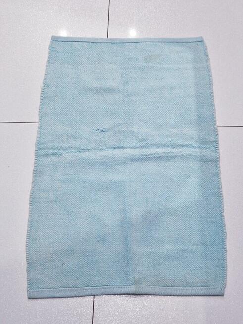 Dywanik łazienkowy z defektem