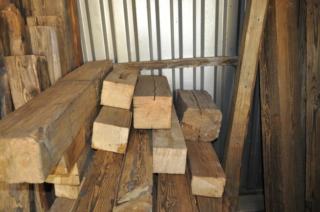 Stare ponad wiekowe szczotkowane drzewo beli krokwie deski