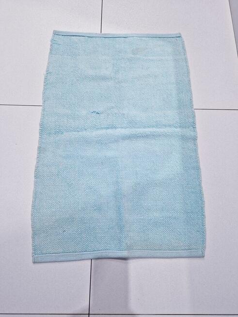 Dywanik łazienkowy z defektem