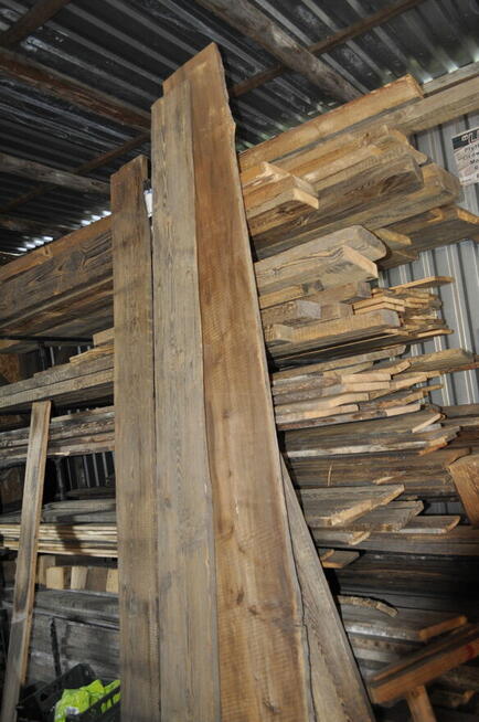 Stare ponad wiekowe szczotkowane drzewo beli krokwie deski