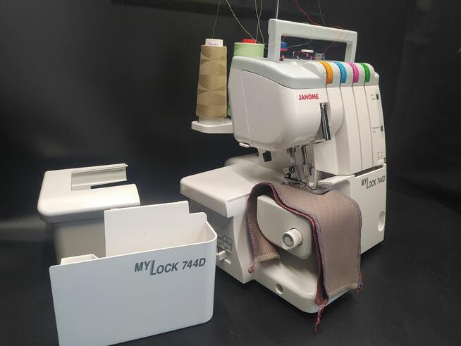 Maszyna JANOME OWERLOK 2, 3 4-nitkowy z transportem różnicow