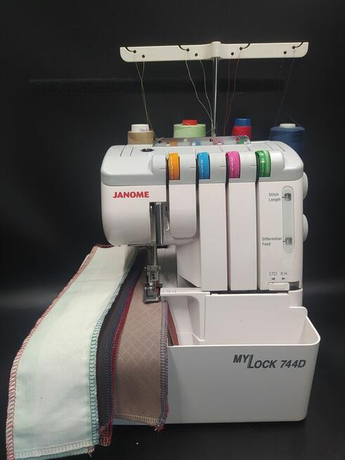 Maszyna JANOME OWERLOK 2, 3 4-nitkowy z transportem różnicow