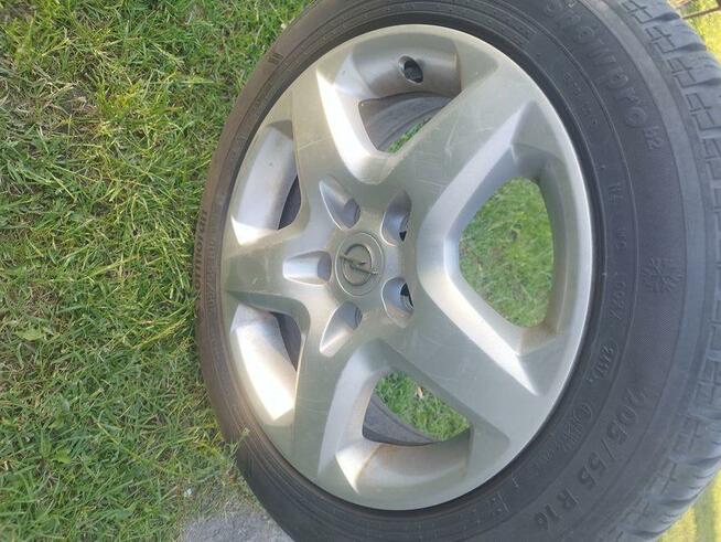 Felgi stalowe strukturalne z oponami zimowymi marki Kormoran