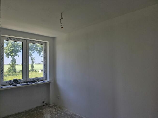 Budynek inwestycyjny po dawnej szkole