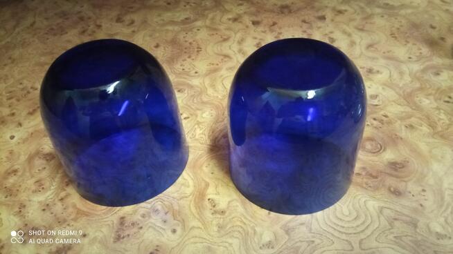 2 kubki szkło kobaltowe sprzedam