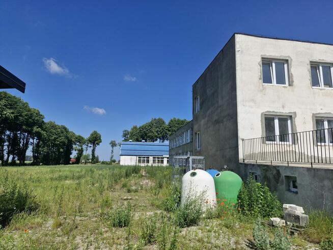 Budynek inwestycyjny po dawnej szkole