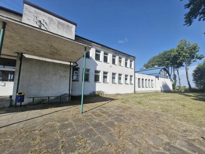 Budynek inwestycyjny po dawnej szkole