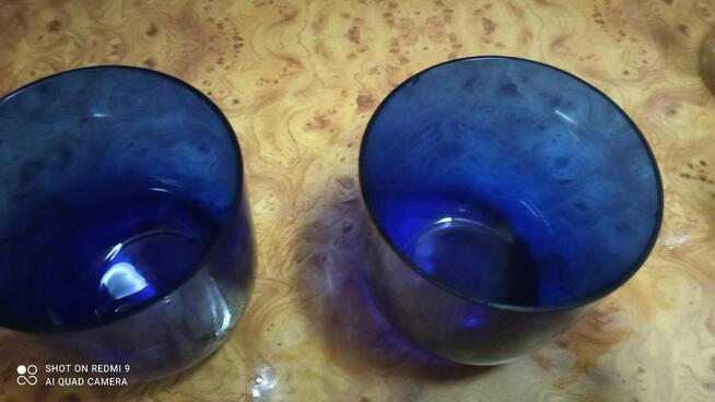 2 kubki szkło kobaltowe sprzedam