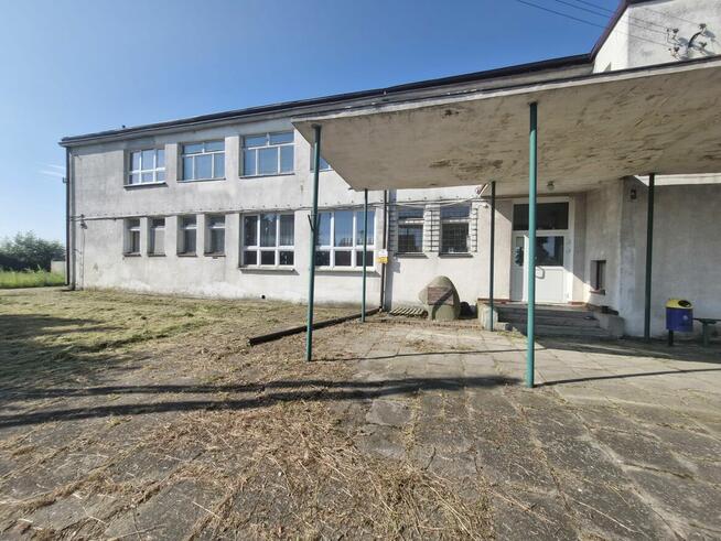 Budynek inwestycyjny po dawnej szkole