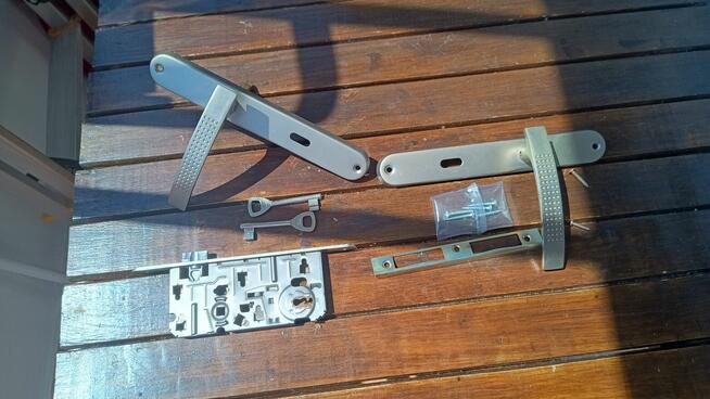 Sprzedam zamek do drzwi pokojowych