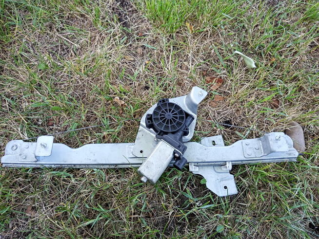 Podnosnik szyby Duster 1. Lewy przód