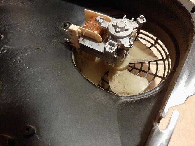 piekarnik BOSCH HBN43W350/02 - wiatrak chłodzący