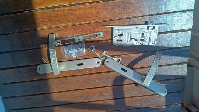 Sprzedam zamek do drzwi pokojowych