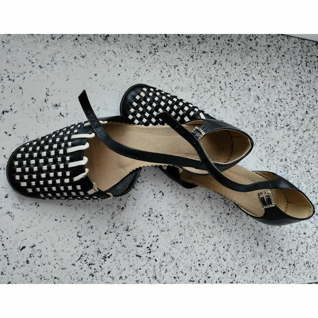 Pantofle damskie. Buty ze skóry.