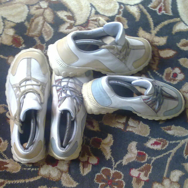 Buty. Półbuty. Buty z naturalnej skóry.