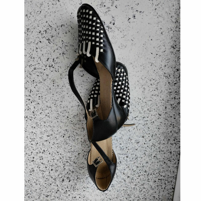 Pantofle damskie. Buty ze skóry.