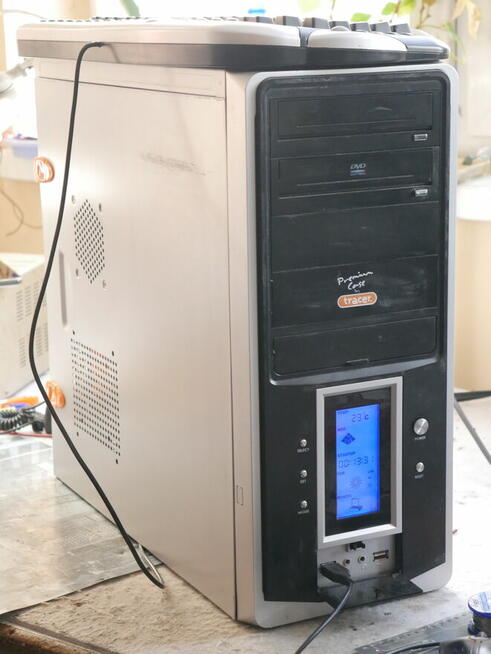 Komputer stacjonarny z płytą ASUS 64x2 3600+ RAM 1GB