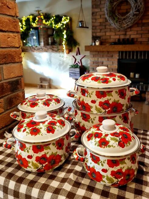 Zestaw garnków emaliowanych w maki