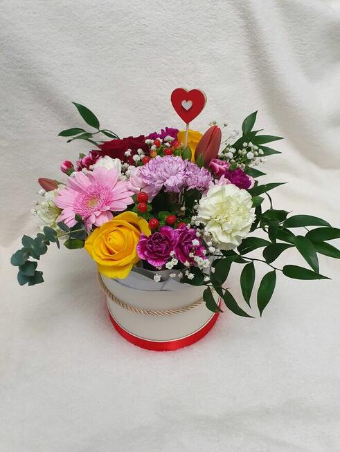 Kompozycje z żywych i sztucznych kwiatów