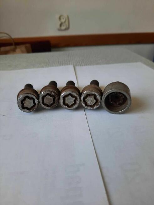 Oryginalne alufelgi Gullideckel 15 Mercedes190 W201 opony