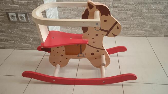 Konik na biegunach Playtive drewniany