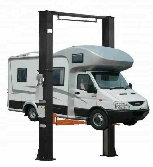 Podnośnik dwukolumnowy łączony górą do busów 6T automat