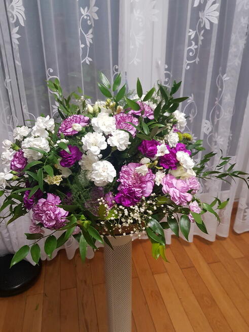 Kompozycje z żywych i sztucznych kwiatów