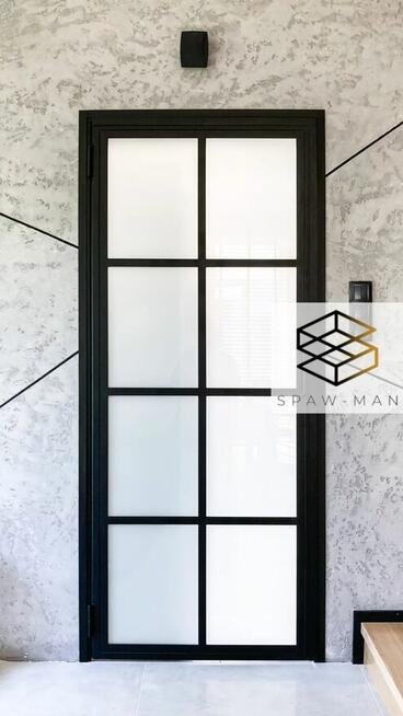 Drzwi loftowe, ścianki metalowo-szklane, balustrady, schody