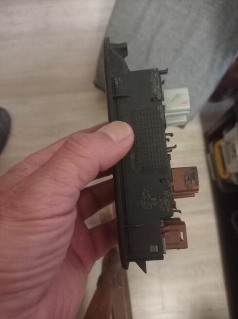 Przełącznik podnoszenia szyby