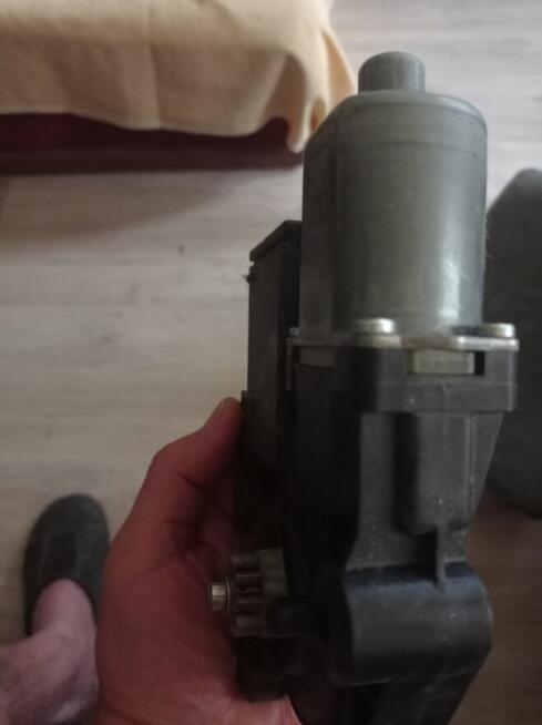 Mechanizm podnoszenia szyby Renault