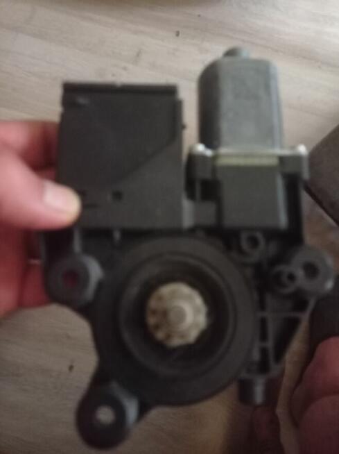 Mechanizm podnoszenia szyby Renault