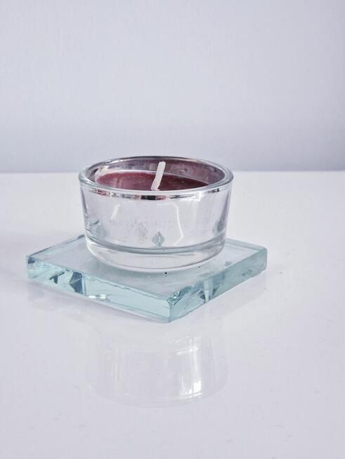 Szklany świecznik na podgrzewacze wraz z gratisem