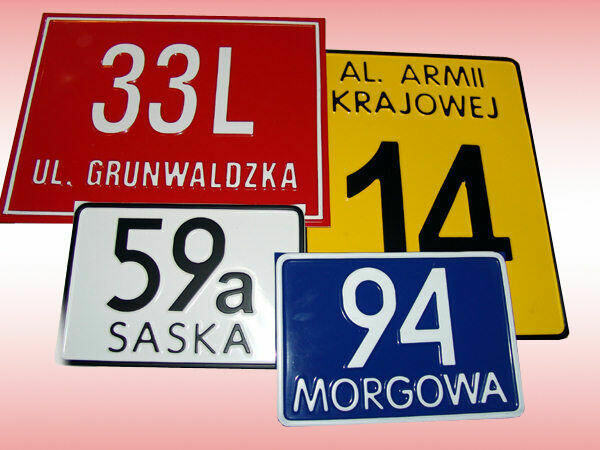 Szyldy tablice reklamowe informacyjne uliczne rejestracyjne