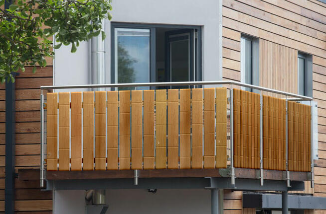 Meble ogrodowe, krzesła i stół. Meble drewniane Solidne