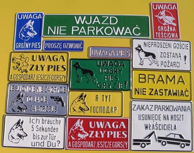 Szyldy tablice reklamowe informacyjne uliczne rejestracyjne