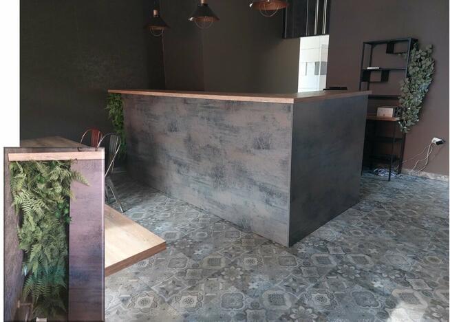 3 ŚCIANKI ZIELENI, DEKORACJE ZE SZTUCZNYCH KWIATÓW.